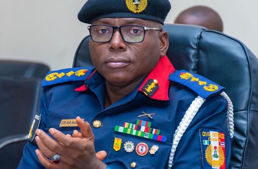 NSCDC HANDS OVER RE-ARRESTED PRISON ESCAPEE TO NCOS IN IMO