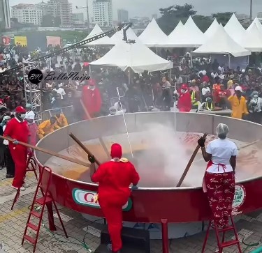 World Record For Largest Pot Of Jollof